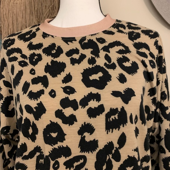 Donated Animal Print shirt size medium EUC - Picture 2 of 6